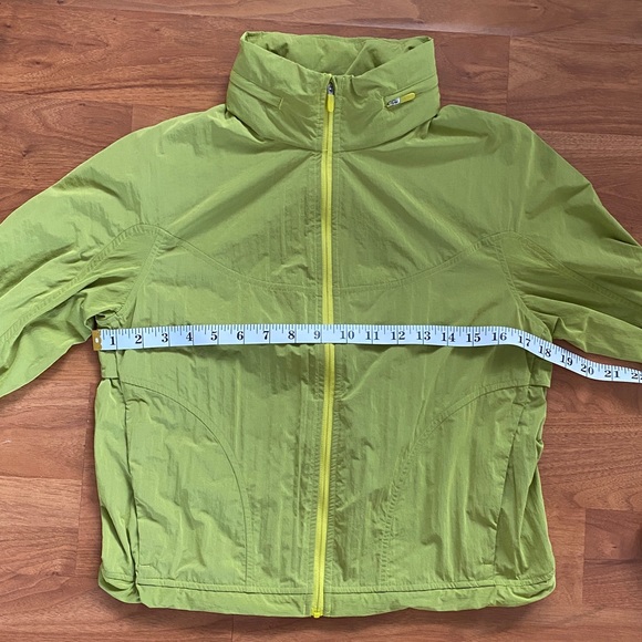 ❤️ Lululemon Lightweight Hooded Jacket in Yellow Serpentine Size 2 NWOT - Picture 13 of 13
